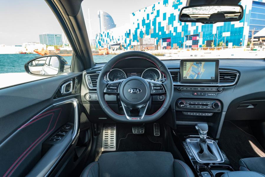 Торпедо Kia Ceed GT 2018 года  (WW) (фото 6 из 51)